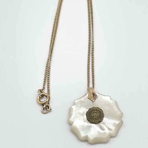 Antique mother of pearl abalone Shell pendant necklace - Picture 2 of 7